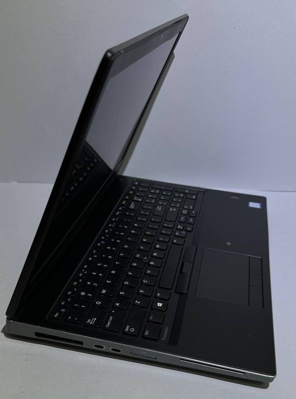 Мобільна робоча станція Б-клас Dell Precision 7530 / 15.6" (1920x1080) TN / Intel Core i7-8850H (6 (12) ядер по 2.6 - 4.3 GHz) / 32 GB DDR4 / 512 GB SSD / nVidia Quadro P2000, 4 GB GDDR5, 128-bit / WebCam / Win 11 Pro б/в - зображення 3