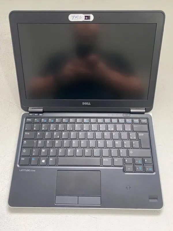 Нетбук Б-клас Dell Latitude E7240 / 12.5" (1366x768) TN / Intel Core i7-4600U (2 (4) ядра по 2.1 - 3.3 GHz) / 8 GB DDR3 / 256 GB SSD / Intel HD Graphics 4400 / WebCam б/в - зображення 2