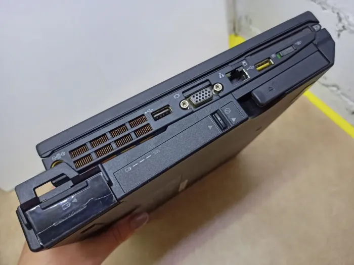 Ультрабук Б-клас Lenovo ThinkPad X201 / 12.1" (1280x800) TN / Intel Core i5-520M (2 (4) ядра по 2.4 - 2.93 GHz) / 4 GB DDR3 / 120 GB HDD / Intel HD Graphics / WebCam / Fingerprint б/в - зображення 5