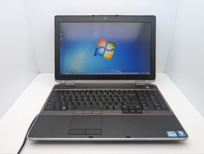 Ноутбук Dell Latitude E6520 / 15.6" (1920x1080) TN / Intel Core i7-2620M (2 (4) ядра по 2.7 - 3.4 GHz) / 8 GB DDR3 / 1000 GB HDD / Intel HD Graphics 3000 / WebCam / DVD-ROM б/в - зображення 2