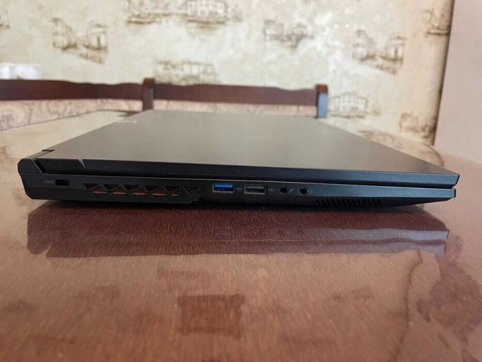 Ігровий ноутбук Clevo PC70DF1 / 17,3" (1920x1080) IPS / Intel Core i7-10870H (8 (16) ядер по 2,2 - 5,0 ГГц) / 32 ГБ DDR4 / 512 ГБ SSD / nVidia GeForce RTX 2070, 8 ГБ GDDR6, 256-біт / Веб-камера б/в - зображення 5