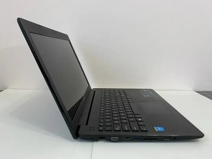 Ноутбук Б-клас Asus P553M / 15.6" (1366x768) TN / Intel Celeron N2840 (2 ядра по 2.16 - 2.58 GHz) / 8 GB DDR3 / 240 GB SSD / Intel Graphics / WebCam / DVD-ROM / АКБ не тримає б/в - зображення 5