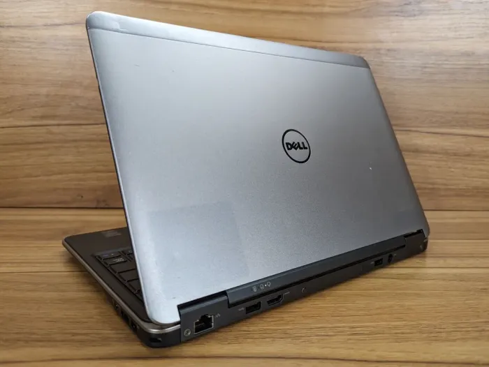 Ультрабук Б-клас Dell Latitude E7240 / 12.5" (1366x768) TN / Intel Core i5-4210U (2 (4) ядра по 1.7 - 2.7 GHz) / 6 GB DDR3 / 128 GB SSD / Intel HD Graphics 4400 / WebCam / Windows 10 б/в - зображення 8