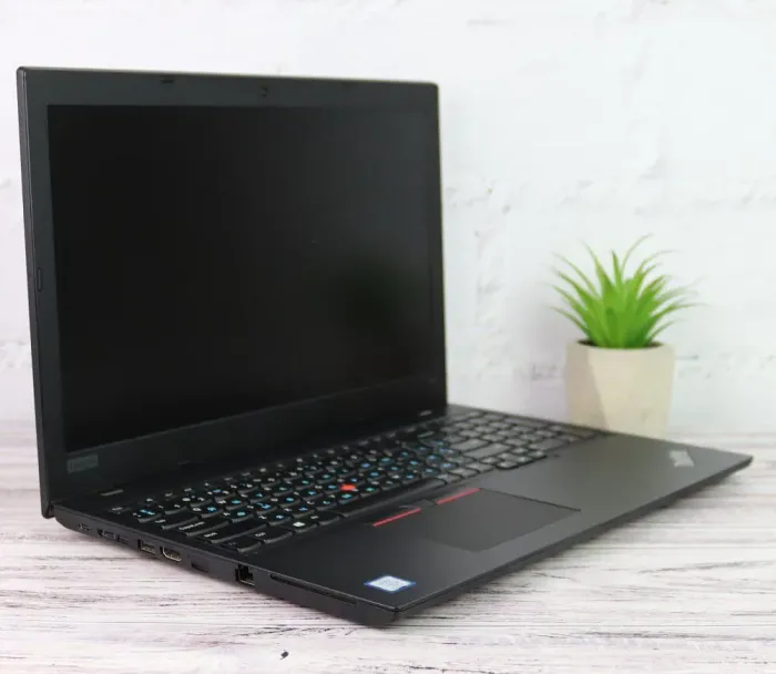 Ноутбук Lenovo ThinkPad L580 / 15.6" (1920x1080) IPS / Intel Core i5-8250U (4 (8) ядра по 1.6 - 3.4 GHz) / 8 GB DDR4 / 240 GB SSD M.2 / Intel UHD Grphics 620 / WebCam б/в - зображення 2