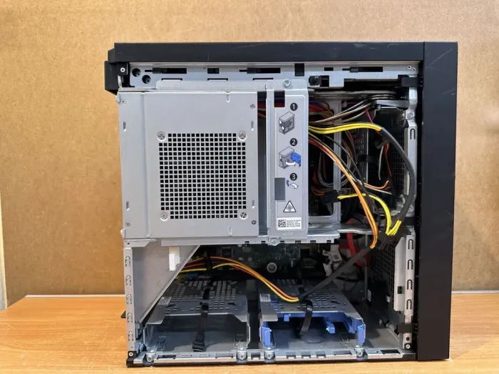 Комп'ютер Б-клас Dell Precision 3630 Tower / Intel Xeon E-2186G (6 (12) ядер по 3.8 - 4.7 GHz) / 32 GB DDR4 / 1000 GB SSD / Intel UHD Graphics P630 / 460W / DVD-ROM / DisplayPort / HDMI б/в - зображення 8