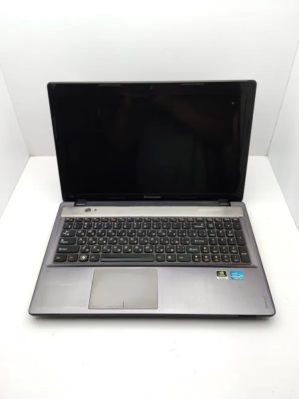 Ноутбук Lenovo Z580 / 15" (1366x768) TN / Intel Core i3-3110M (2 (4) ядра по 2.4 GHz) / 6 GB DDR3 / 640 GB HDD / nVidia GeForce GT 630, 1 GB DDR3, 128-bit / WebCam б/в - зображення 2