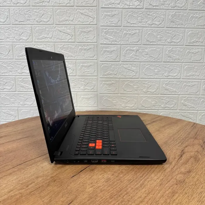 Ігровий ноутбук Asus ROG Strix GL502VM / 15.6" (1920x1080) IPS / Intel Core i7-6700HQ (4 (8) ядра по 2.6 - 3.5 GHz) / 16 GB DDR4 / 512 GB SSD / nVidia GeForce GTX 1060, 6 GB GDDR5, 192-bit / WebCam б/в - зображення 4