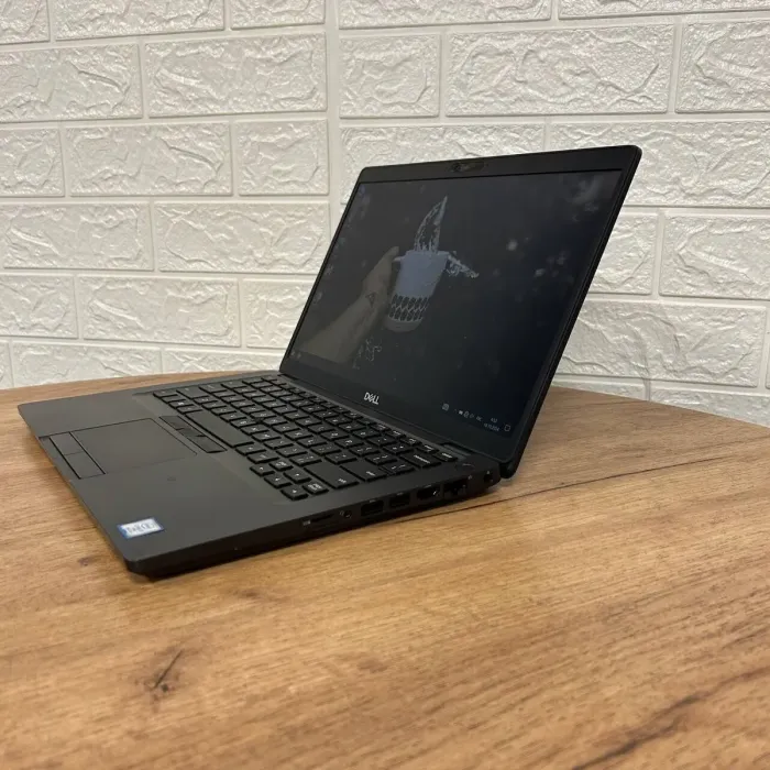 Ультрабук Б-клас Dell Latitude 5401 / 14" (1920x1080) IPS / Intel Core i7-9850H (6 (12) ядра по 2.6 - 4.6 GHz) / 16 GB DDR4 / 128 GB SSD M.2 / Intel UHD Graphics 630 / WebCam б/в - зображення 5
