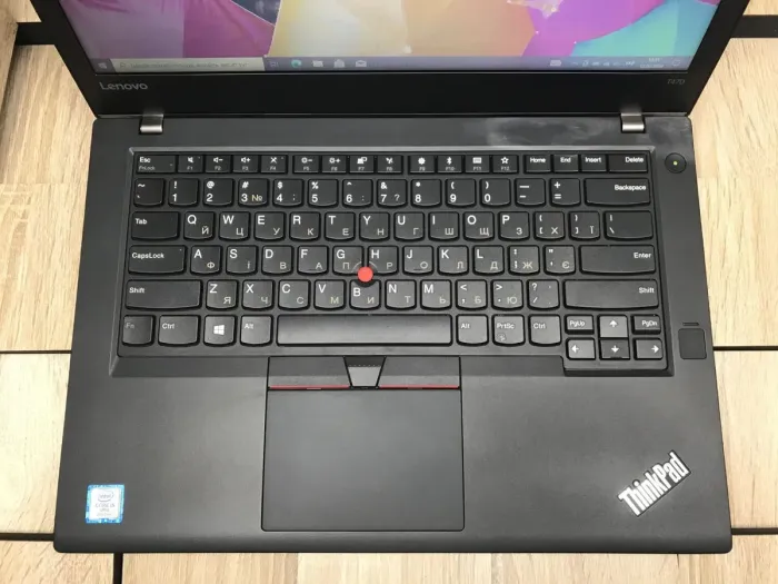 Ультрабук Б-клас Lenovo ThinkPad T470 / 14" (1366x768) TN / Intel Core i5-7300U (2 (4) ядра по 2.6 - 3.5 GHz) / 8 GB DDR4 / 256 GB SSD / Intel HD Graphics 620 / WebCam / Fingerprint / USB 3.1 / HDMI / Два АКБ б/в - зображення 4