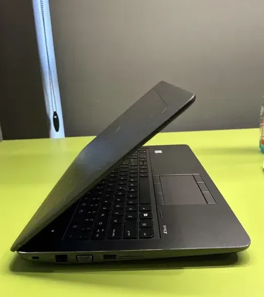 Робоча станція HP ZBook 15 G3 / 15.6" (1920x1080) TN / Intel Core i7-6700HQ (4 (8) ядра по 2.6 - 3.5 GHz) / 16 GB DDR4 / 256 GB SSD / nVidia Quadro M1000M, 2 GB GDDR5, 128-bit / WebCam / Windows 10 PRO Lic б/в - зображення 9