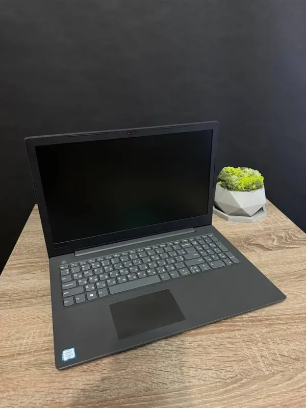 Ультрабук Б-клас Lenovo IdeaPad V130-15IKB / 15.6" (1366x768) TN / Intel Core i3-6006U (2 (4) ядра по 2.0 GHz) / 8 GB DDR4 / 256 GB SSD / Intel HD Graphics 520 / WebCam / Win 10 б/в - зображення 2