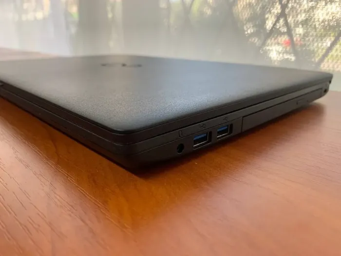 Ультрабук Fujitsu LifeBook A3510 / 15.6" (1920x1080) IPS / Intel Core i5-1035G1 (4 (8) ядра по 1.0 - 3.6 GHz) / 8 GB DDR4 / 256 GB SSD / Intel UHD Graphics / WebCam б/в - зображення 5