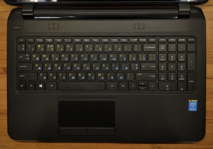 Ноутбук HP 15-1010dx / 15.6" (1366x768) TN Touch / Intel Core i3-4010U (2 (4) ядра по 1.7 GHz) / 8 GB DDR3 / 256 GB SSD / Intel HD Graphics 4400 / WebCam / Win 10 б/в - зображення 3