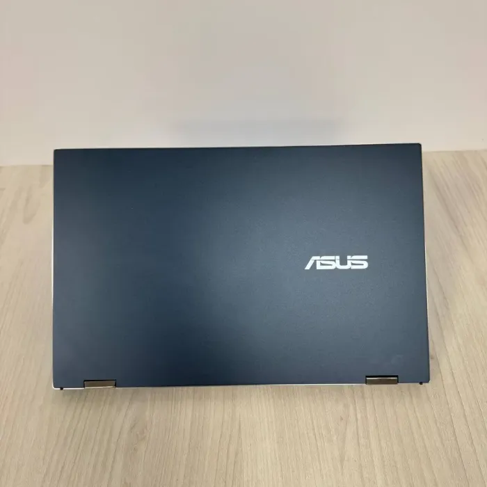 Ультрабук-трансформер Б-клас Asus Zenbook Pro 15 Flip Q529ZA / 15.6" (2880x1620) OLED / Intel Core i7-12700H (14 (20) ядер по 3.5 - 4.7 GHz) / 16 GB DDR5 / 512 GB SSD NVMe / Intel Iris Xe Graphics / WebCam б/в - зображення 3