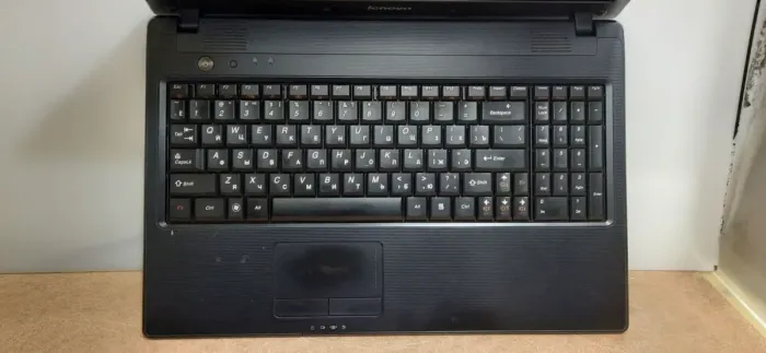 Ноутбук Б-клас Lenovo G560e / 15.6" (1366x768) TN / Intel Celeron T3500 (2 ядра по 2.1 GHz) / 4 GB DDR3 / 120 GB SSD / Intel GMA 4500MHD Graphics / WebCam б/в - зображення 4