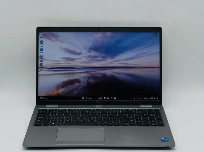 Ультрабук Dell Latitude 5520 / 15.6" (1920x1080) IPS / Intel Core i5-1135G7 (4 (8) ядра по 2.4 - 4.2 GHz) / 16 GB DDR4 / 240 GB SSD / Intel Iris Xe Graphics / WebCam б/в - зображення 2