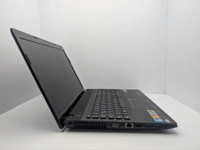 Ноутбук Lenovo G500 / 15.6" (1366x768) TN / Intel Core i5-3230M (2 (4) ядра по 2.6 - 3.2 GHz) / 8 GB DDR3 / 750 GB HDD / AMD Radeon HD 8770M, 2 GB GDDR5, 128-bit / WebCam / DVD-ROM б/в - зображення 4