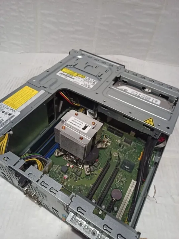 ПК Fujitsu Esprimo E700 E85+ SFF / Core i5-2400 (4 ядра по 3.1-3.4GHz) / 8GB DDR3 / 500GB HDD / HD Graphics 2000 / DVD-ROM б/в - зображення 7