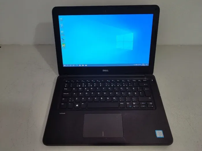 Ноутбук Б-клас Dell Latitude 3380 / 13.3" (1366x768) TN / Intel Core i3-6006U (2 (4) ядра по 2 GHz) / 8 GB DDR4 / 128 GB SSD / Intel HD Graphics 520 / WebCam / HDMI б/в - зображення 2