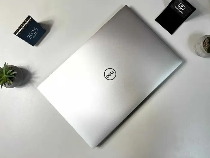 Мобільна робоча станція Dell Precision 5540 / 15.6" (1920x1080) IPS / Intel Core i9-9880H (8 (16) ядер по 2.3 - 4.8 GHz) / 32 GB DDR4 / 512 GB SSD / nVidia Quadro T2000, 4 GB GDDR5, 128-bit / WebCam б/в - зображення 6