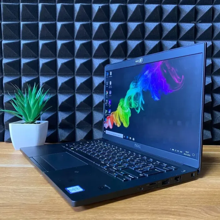 Ультрабук Dell Latitude 7390 / 13.3" (1920x1080) IPS / Intel Core i5-8350U (4 (8) ядра по 1.7 - 3.6 GHz) / 8 GB DDR4 / 128 GB SSD / Intel UHD Graphics 620 / WebCam б/в - зображення 4