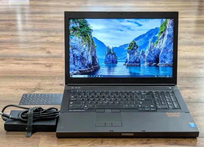 Ігровий ноутбук Dell Precision M6800 / 17.3" (1920x1080) IPS / Intel Core i7-4800MQ (4 (8) ядра по 2.7 - 3.7 GHz) / 8 GB DDR3 / 128 GB SSD / AMD Radeon HD 8950M, 2 GB GDDR5, 128-bit / WebCam б/в - зображення 2