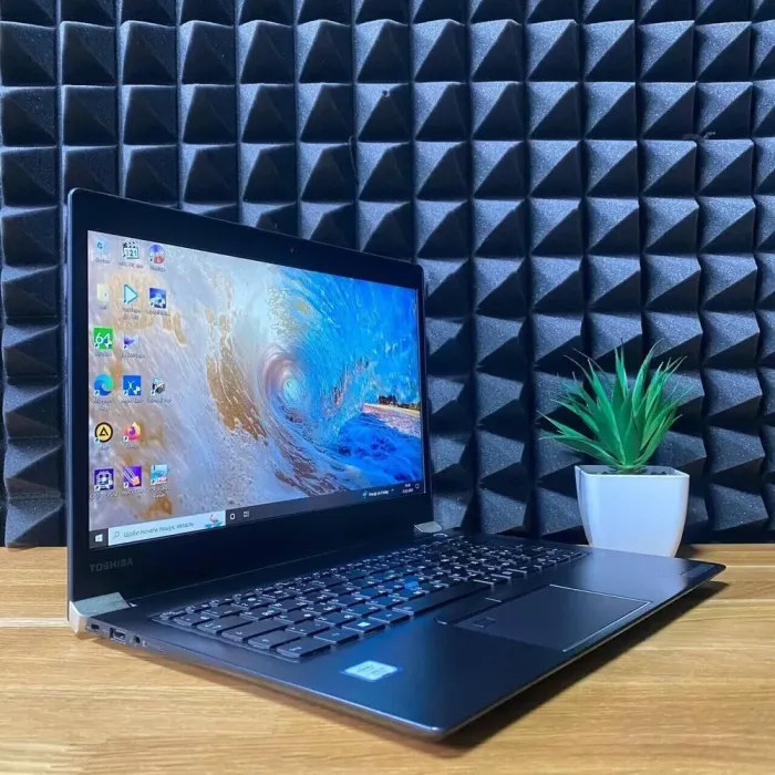 Ноутбук Toshiba Portege x30-d-162 / 13.3" (1920x1080) TN / Intel Core i5-7200U (2 (4) ядра по 2.5 - 3.1 GHz) / 8 GB DDR4 / 256 GB SSD / Intel HD Graphics 620 / WebCam б/в - зображення 3