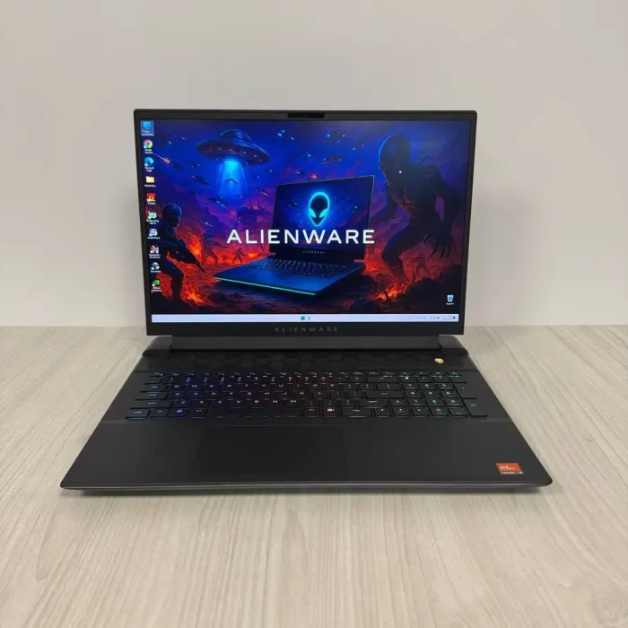 Ігровий ноутбук Dell Alienware m18 R1 / 18" (1920x1200) IPS / AMD Ryzen 9 7845HX (12 (24) ядер по 3.0 - 5.2 GHz) / 32 GB DDR5 / 1000 GB SSD NVMe / nVidia GeForce RTX 4070, 8 GB GDDR6, 128-bit / WebCam б/в - зображення 2