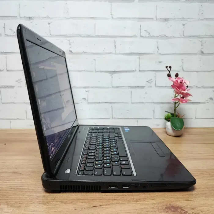 Ноутбук Dell Inspiron N7110 / 17.3" (1600x900) TN / Intel Core i3-2310M (2 (4) ядра по 2.1 GHz) / 8 GB DDR3 / 128 GB SSD / nVidia GeForce GT 525M, 1 GB GDDR3, 128-bit / WebCam / DVD-ROM б/в - зображення 5
