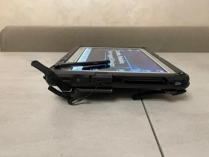 Захищений планшет Panasonic Toughbook CF-33 / 12" (2160x1440) IPS Touch / Intel Core i5-7300U (2 (4) ядра по 2.6 - 3.5 GHz) / 8 GB DDR3 / 256 GB SSD / Intel HD Graphics 620 / WebCam / Стилус / Два АКБ / Без клавіатури б/в - зображення 7