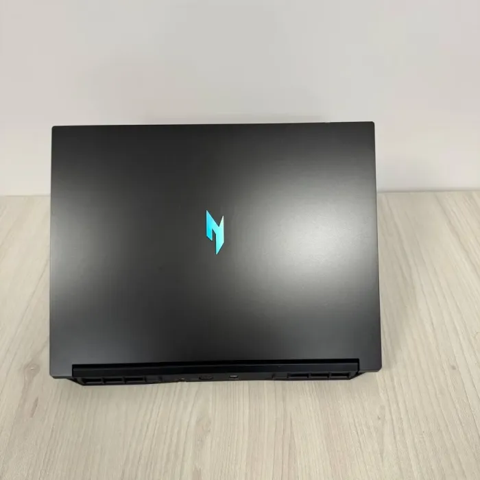 Ігровий ноутбук Acer Nitro V16 ANV16-41-R514 / 16" (1920x1200) IPS / AMD Ryzen 7 8845HS (8 (16) ядер по 3.8 - 5.1 GHz) / 16 GB DDR5 / 1000 GB SSD NVMe / nVidia GeForce RTX 4060, 8 GB GDDR6, 128-bit / WebCam б/в - зображення 3