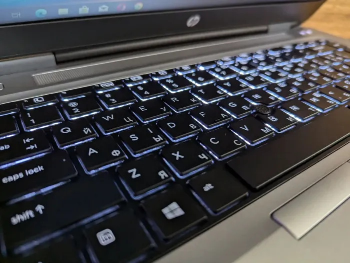 Ноутбук HP ProBook 640 G2 / 14" (1366x768) TN / Intel Core i5-6300U (2 (4) ядра по 2.4 - 3.0 GHz) / 8 GB DDR4 / 256 GB SSD / Intel HD Graphics 520 / WebCam / Fingerprint / Windows 10 б/в - зображення 6