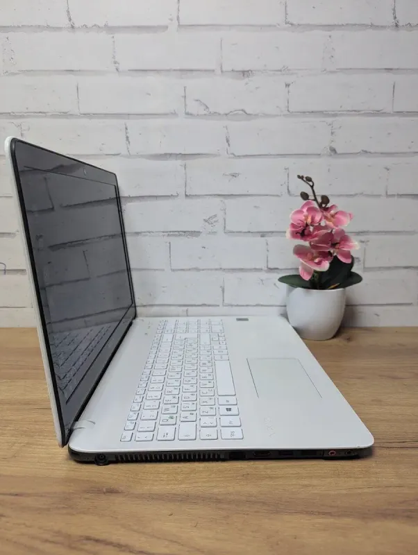 Ноутбук Б-клас Sony SVF153A1YM / 15.6" (1366x768) TN / Intel Core i5-4200U (2 (4) ядра по 1.6 - 2.6 GHz) / 8 GB DDR3 / 256 GB SSD / nVidia GeForce GT 740M, 2 GB GDDR3, 64-bit / WebCam / DVD-ROM б/в - зображення 5