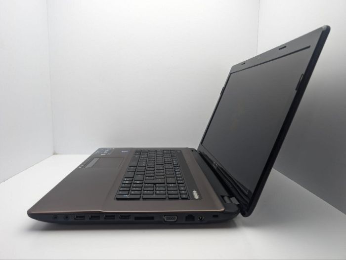 Ноутбук Asus X73E / 17.3" (1600x900) TN / Intel Core i3-2350M (2 (4) ядра по 2.3 GHz) / 6 GB DDR3 / 320 GB HDD / Intel HD Graphics 3000 / WebCam / DVD-ROM б/в - зображення 5