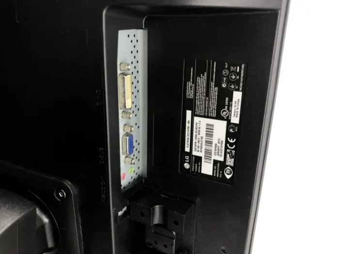 Монітор LG Flatron E2210PM / 22" (1680x1080) TN / VGA, DVI, Audio / Вбудовані колонки 2x 2W / VESA 75x75 + Кабелі підключення б/в - зображення 4