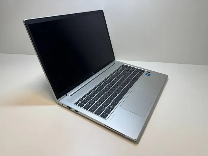Ультрабук HP EliteBook 650 G9 / 15.6" (1920x1080) IPS / Intel Core i5-1245U (10 (12) ядер по 1.2 - 4.4 GHz) / 16 GB DDR4 / 256 GB SSD / Intel Iris Xe Graphics / WebCam / TouchID б/в - зображення 3