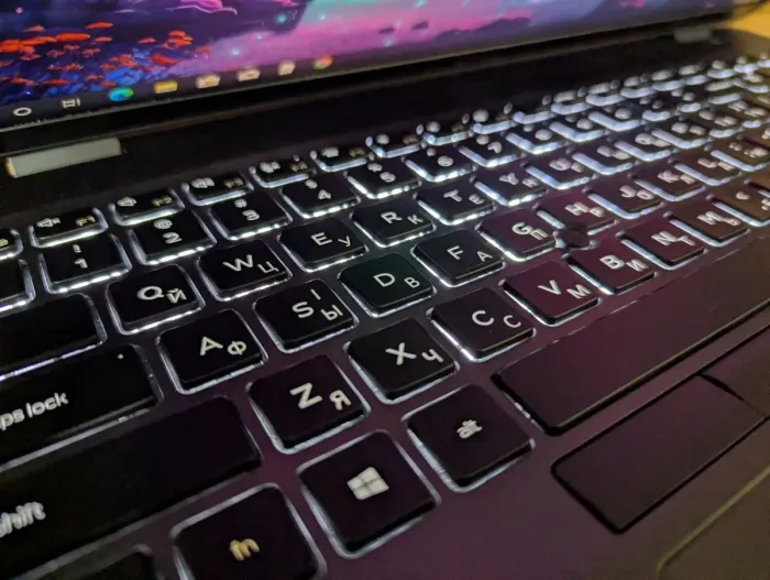 Ультрабук Б-клас Dell Latitude 5501 / 15.6" (1920x1080) IPS / Intel Core i7-9850H (6 (12) ядер по 2.6 - 4.6 GHz) / 16 GB DDR4 / 512 GB SSD / nVidia GeForce MX150, 2 GB GDDR5, 64-bit / WebCam / Windows 10 б/в - зображення 7