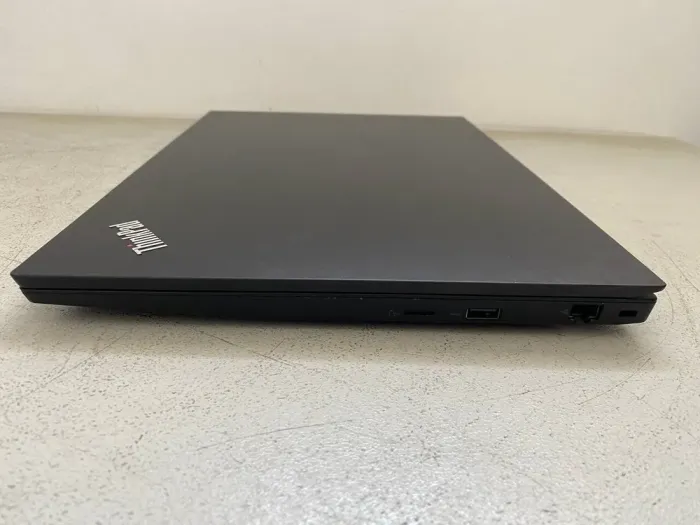 Ноутбук Lenovo ThinkPad E580 / 15.6" (1920x1080) IPS / Intel Core i3-8130U (2 (4) ядра по 2.2 - 3.4 GHz) / 8 GB DDR4 / 256 GB SSD / Intel UHD Graphics 620 / WebCam б/в - зображення 4