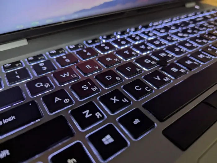 Мобільна робоча станція Dell Precision 3550 / 15,6" (1366x768) TN / Intel Core i7-10610U (4 (8) ядра по 1,8 - 4,9 ГГц) / 16 ГБ DDR4 / 512 ГБ SSD / nVidia Quadro P520, 2 ГБ GDDR5, 64-біт / WebCam / HDMI / Windows 10 б/в - зображення 6