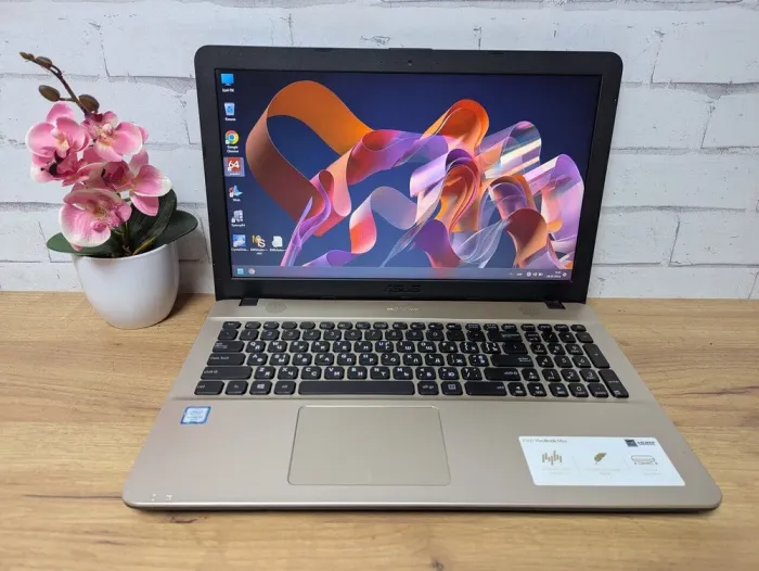 Ноутбук Б-клас Asus VivoBook X541U / 15.6" (1366x768) TN / Intel Core i3-6006U (2 (4) ядра по 2.0 GHz) / 8 GB DDR3 / 128 GB SSD / Intel HD Graphics 520 / WebCam б/в - зображення 2