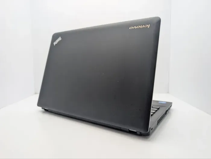Ноутбук Lenovo ThinkPad E330 / 13.3" (1366x768) TN / Intel Core i3-3120M (2 (4) ядра по 2.5 GHz) / 6 GB DDR3 / 250 GB HDD / Intel HD Graphics 4000 / WebCam / АКБ не тримає заряд б/в - зображення 7