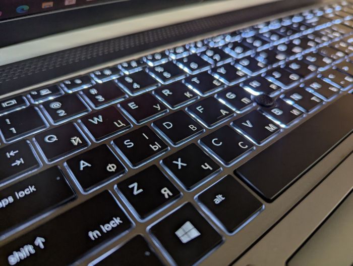 Мобільна робоча станція HP Zbook 15U G5 / 15.6" (1920x1080) IPS / Intel Core i5-8250U (4 (8) ядра по 1.6 - 3.4 GHz) / 16 GB DDR4 / 512 GB SSD / AMD Radeon Pro WX 3100, 2 GB GDDR5, 128-bit / WebCam / Fingerprint / Windows 10 б/в - зображення 6