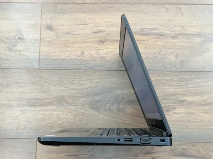 Ноутбук Dell Latitude 5480 / 14" (1920x1080) TN / Intel Core i5-7300U (2 (4) ядра по 2.6 - 3.5 GHz) / 8 GB DDR4 / 256 GB SSD / Intel HD Graphics 620 / WebCam / USB 3.1 / HDMI / Windows 10 б/в - зображення 5
