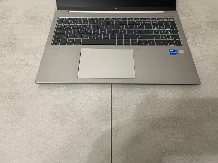 Ультрабук HP ZBook Firefly 16 G10 / 16" (1920x1200) IPS / Intel Core i5-1335U (10 (12) ядер по 3.4 - 4.6 GHz) / 16 GB DDR5 / 512 GB SSD M.2 / Intel Iris Xe Graphics / WebCam / Fingerprint б/в - зображення 4