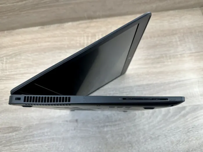 Ноутбук Dell Latitude E7470 / 14" TN / Intel Core i5-6300U (2(4) ядра по 2.4-3GHz) / 8GB DDR4 / 512GB SSD / HD Graphics 520 / WebCam / Win 10 Pro б/в - зображення 4