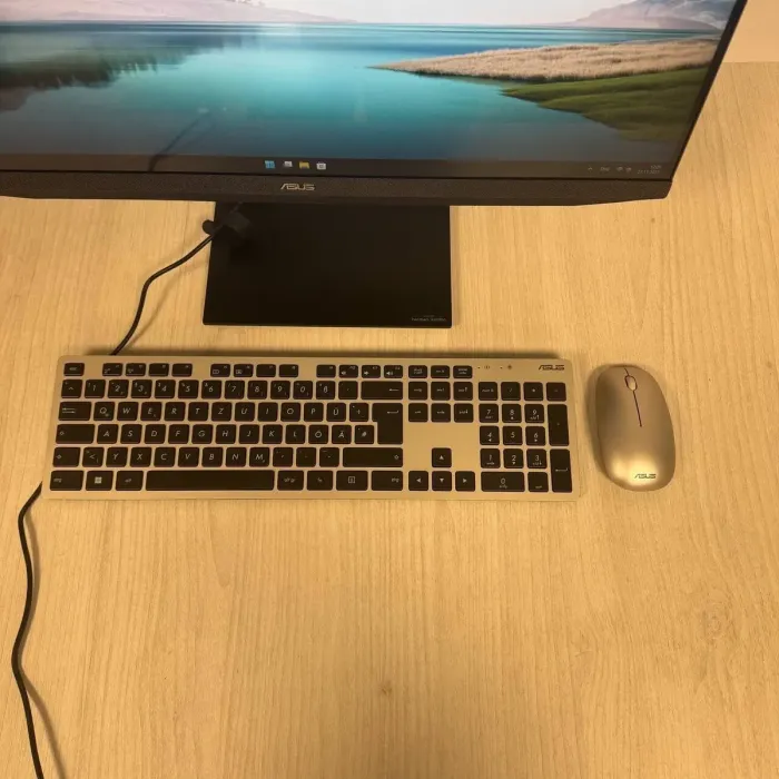 Моноблок Asus Zen AiO F5401WUA / 23,8" (1920x1080) IPS / AMD Ryzen 5 5500U (6 (12) ядер по 2,1 - 4,0 ГГц) / 16 ГБ DDR4 / 512 ГБ SSD / AMD Radeon RX Vega 7 / WebCam б/в - зображення 3