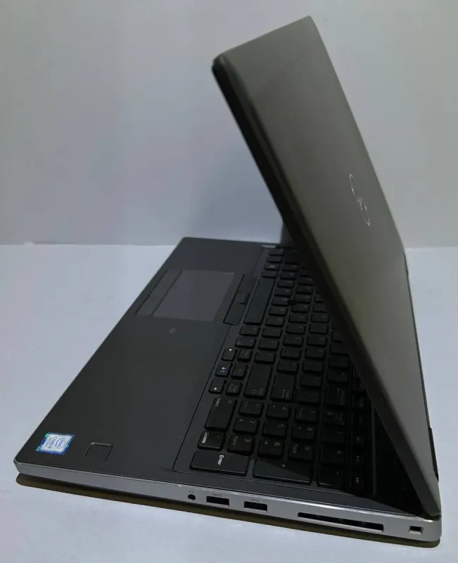 Мобільна робоча станція Б-клас Dell Precision 7540 / 15.6" (1920x1080) TN / Intel Core i9-9980HK (8 (16) ядер по 2.4 - 5.0 GHz) / 32 GB DDR4 / 256 GB SSD / nVidia Quadro RTX 3000, 6 GB GDDR6, 192-bit / WebCam / Win 11 Pro б/в - зображення 5