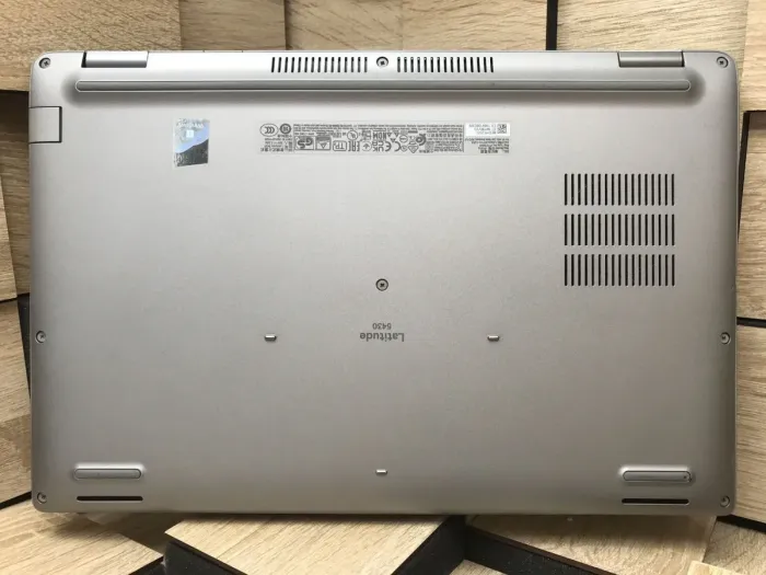 Ультрабук Dell Latitude 5430 / 14" (1920x1080) IPS / Intel Core i5-1245U (10 (12) ядер по 1.6 - 4.4 GHz) / 8 GB DDR4 / 256 GB SSD M.2 / Intel Iris Xe Graphics / WebCam / USB 3.2 / HDMI / Windows 10 б/в - зображення 9