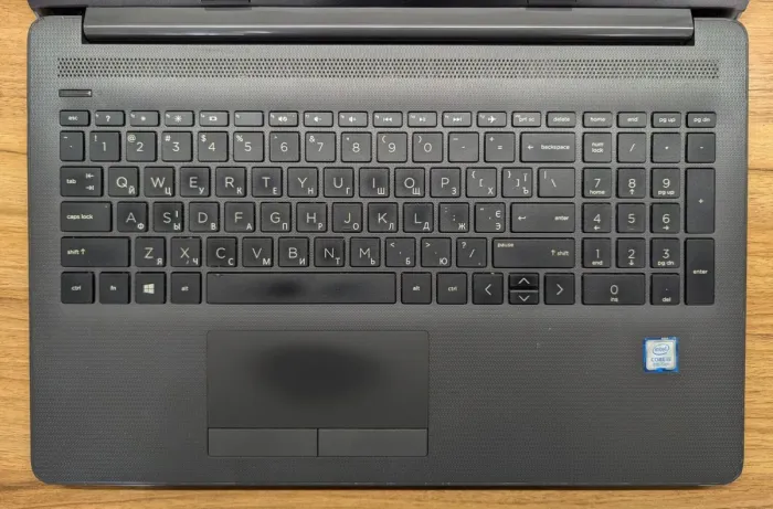 Ноутбук Б-клас HP 250 G7 / 15.6" (1366x768) TN / Intel Core i5-8265U (4 (8) ядра по 1.6 - 3.9 GHz) / 8 GB DDR4 / 256 GB SSD / Intel HD Graphics 620 / WebCam / Windows 10 б/в - зображення 4