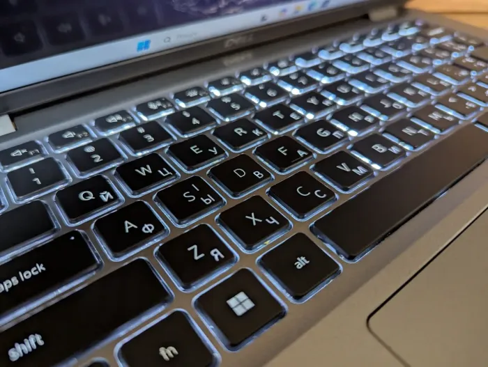 Ультрабук Б-клас Dell Latitude 5430 / 14" (1920x1080) IPS Touch / Intel Core i5-1235U (10 (12) ядер по 3.3 - 4.4 GHz) / 16 GB DDR4 / 480 GB SSD / Intel Iris Xe Graphics / WebCam / Windows 11 б/в - зображення 4